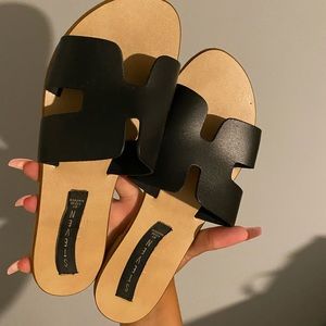 *GENTLY WORN* Steve Madden Sandals